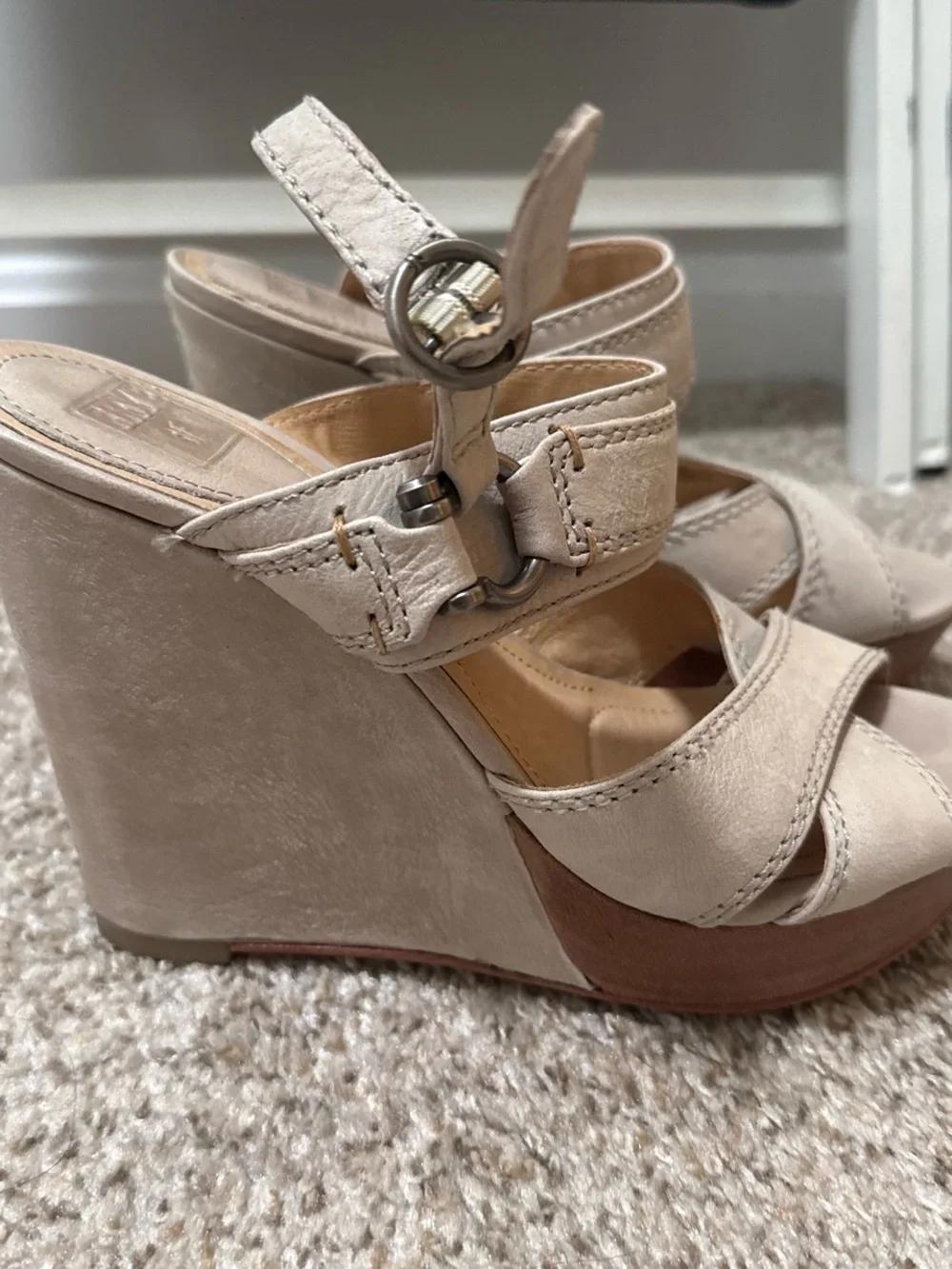 Frye Sandal in Light Beige Leather with Crisscross Straps